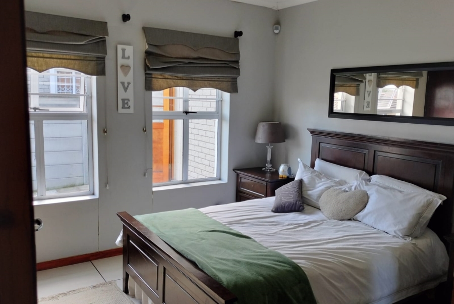 3 Bedroom Property for Sale in Jakarandas Western Cape